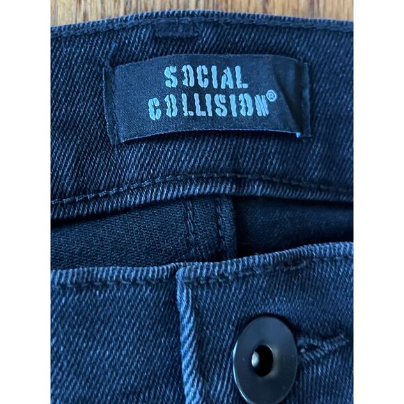 NWT  Hot Topic Black Social Collision Star Patch Jeans Pants   Women's Size 28 - Picture 3 of 10